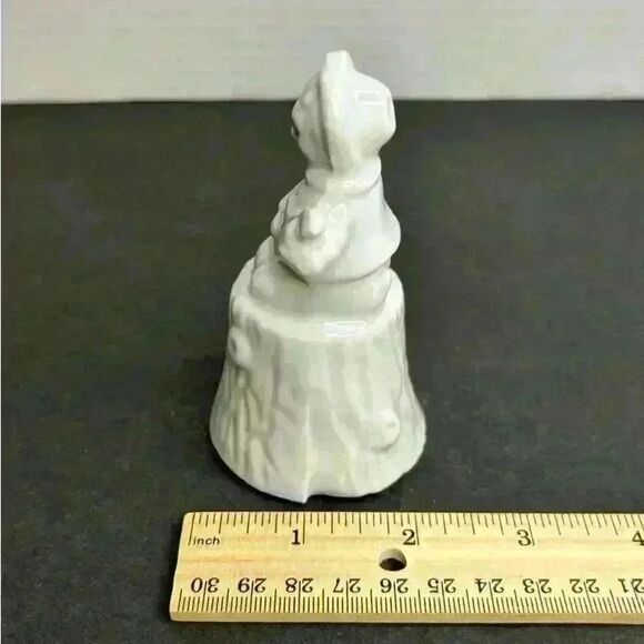Vintage White Porcelain Taiwan Folk Art‎ Banjo Boy on a Tree Stump Bell - Picture 4 of 8